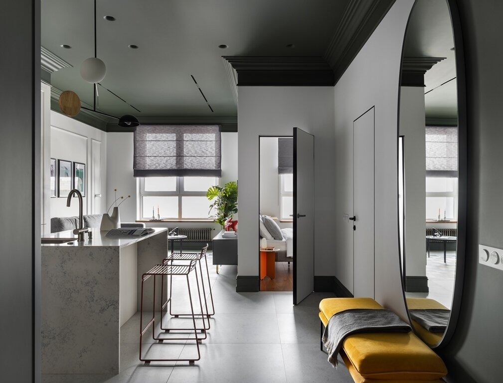 Мебель подбирали подходящую по стилистике, особое внимание стоит обратить на полуторные стулья, которые оставались в единственном экземпляре в Москве, они выполнены полностью из металлических трубок. Мебель подбирали подходящую по стилистике, особое внимание стоит обратить на полуторные стулья, которые оставались в единственном экземпляре в Москве, они выполнены полностью из металлических трубок.