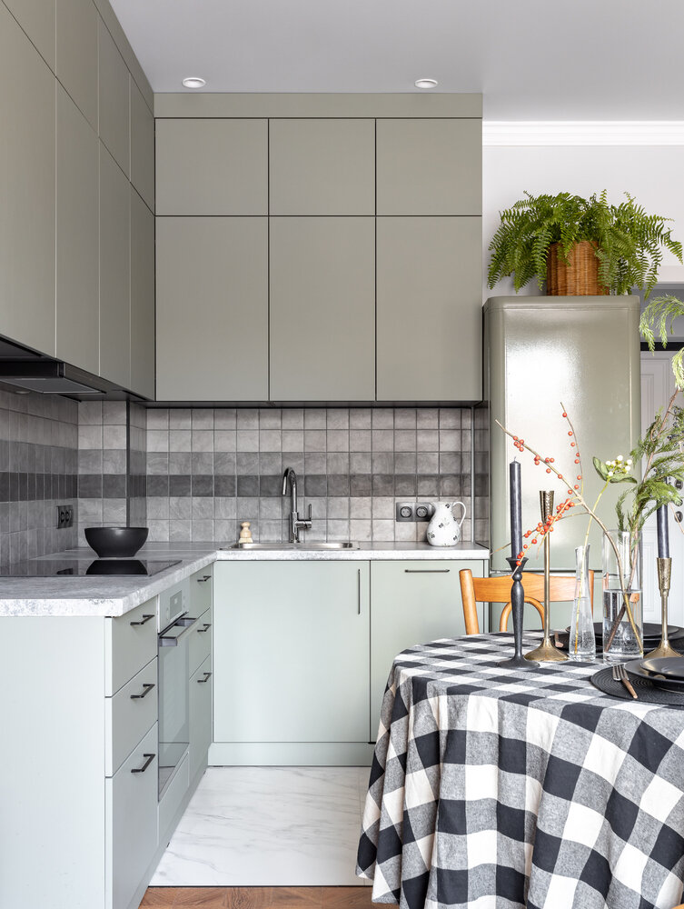 Фотография: Кухня и столовая в стиле Современный, Квартира, Проект недели, Челябинск, Монолитный дом, 2 комнаты, 40-60 метров, Наталья Шостак – фото на INMYROOM Фотография: Кухня и столовая в стиле Современный, Квартира, Проект недели, Челябинск, Монолитный дом, 2 комнаты, 40-60 метров, Наталья Шостак – фото на INMYROOM