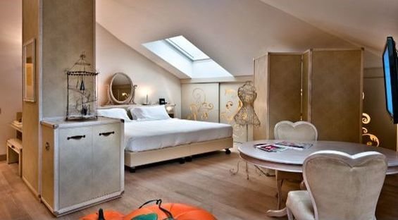 Фотография: Спальня в стиле Прованс и Кантри, Дома и квартиры, Городские места, Отель, Модерн, Милан, Замок – фото на INMYROOM