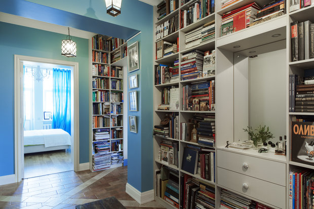 Фотография: Прихожая в стиле Скандинавский, Лофт, Эклектика, Квартира, Teak House, Белый, Проект недели, Москва, Бежевый, Синий, Голубой, Коричневый, ИКЕА, Manders, маленькая кухня, белая гостиная, порядок в детской, хранение книг в небольшой квартире, системы хранения для коридора, декор интерьера в скандинавском стиле, Анна Смирнова, Vesna-Leto – фото на INMYROOM