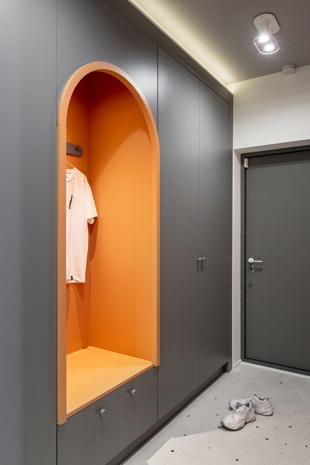 Фото из портфолио Яркая оранжевая прихожая – фотографии дизайна интерьеров на INMYROOM