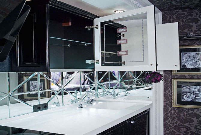 Фотография: в стиле , Кухня и столовая, Советы, Зеркало, Кухонный фартук, керамическая плитка, стекло в интерьере, «Капитель», Елена Булагина, стекло фартук, плитка на кухне, как выбрать плитку для фартука, керамическая плитка на кухне, стекло на кухне, мозаика на кухонном фартуке, обновить кухонный фартук, зеркальный фартук – фото на INMYROOM