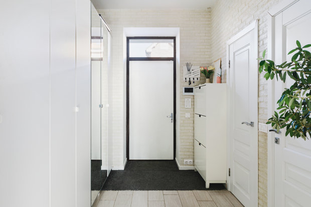Фотография: Прихожая в стиле Скандинавский, Современный, Проект дня, Холодильник, Дом и дача, Samsung, Таунхаус, 4 и больше, Более 90 метров – фото на INMYROOM