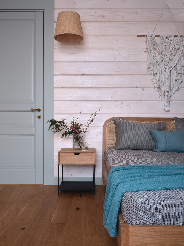 Фотография: Спальня в стиле Прованс и Кантри, Скандинавский, Эклектика, Дом, Проект недели, Дом и дача, Московская область, Ирина Васильева, 4 и больше, Более 90 метров, Александра Лепина, студия SVETLITSA – фото на INMYROOM