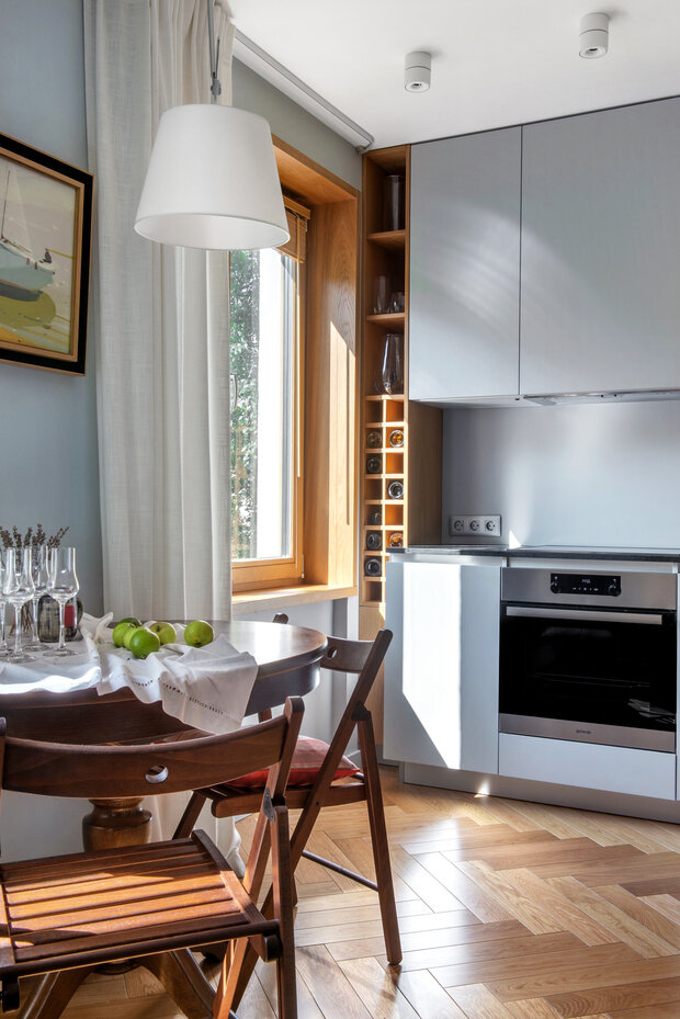 Фотография: Кухня и столовая в стиле Скандинавский, Современный, Минимализм, Малогабаритная квартира, Квартира, Проект недели, Москва, Блочный дом, 2 комнаты, до 40 метров, Наталия Ленда – фото на INMYROOM