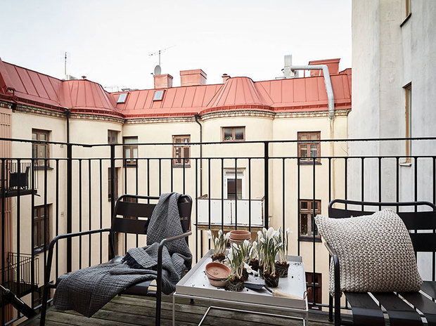 Фотография: Балкон в стиле Минимализм, Лофт, Современный, Эклектика, Декор и DIY, Квартира, Швеция, Декор, Мебель и свет, Белый, Гетеборг, 1 комната, до 40 метров, Эмма Фишер – фото на INMYROOM