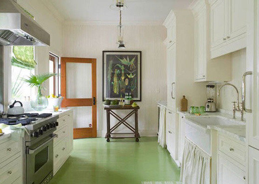 Фотография: Кухня и столовая в стиле Прованс и Кантри, Декор и DIY, Декор дома, Пол – фото на INMYROOM Фотография: Кухня и столовая в стиле Прованс и Кантри, Декор и DIY, Декор дома, Пол – фото на INMYROOM