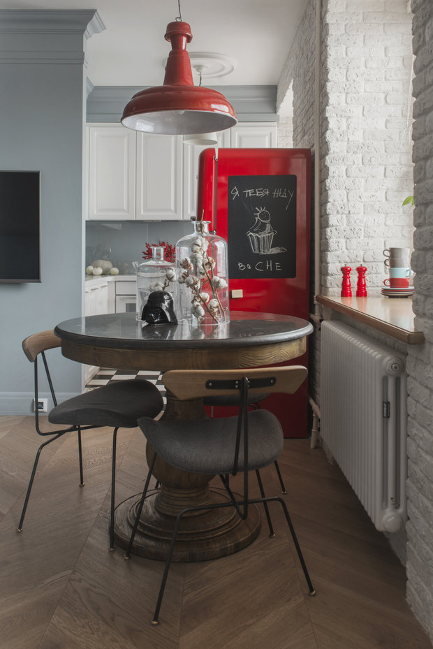 Фотография: Кухня и столовая в стиле Эклектика, Квартира, Проект недели, Москва, Кирпичный дом, 3 комнаты, 40-60 метров, Маша Кунякина – фото на INMYROOM