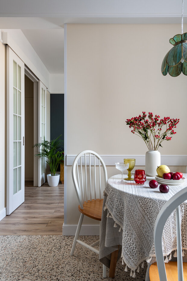 Фотография: Кухня и столовая в стиле Прованс и Кантри, Скандинавский, Современный, Винтажный, Малогабаритная квартира, Квартира, Проект недели, Москва, Сталинка, Кирпичный дом, 1 комната, до 40 метров, Анна Доброковская, Мастерская Доброковских – фото на INMYROOM