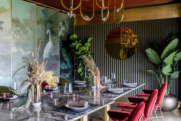 Интерьер кухни и столовой в стиле эклектика с элементами современного дизайна