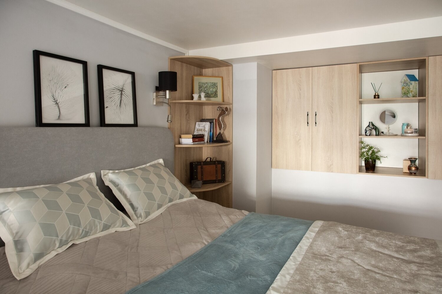 Фотография: Спальня в стиле Современный, Минимализм, Малогабаритная квартира, Квартира, Проект недели, Москва, 2 комнаты, до 40 метров, Кристина Тевосян – фото на INMYROOM Фотография: Спальня в стиле Современный, Минимализм, Малогабаритная квартира, Квартира, Проект недели, Москва, 2 комнаты, до 40 метров, Кристина Тевосян – фото на INMYROOM