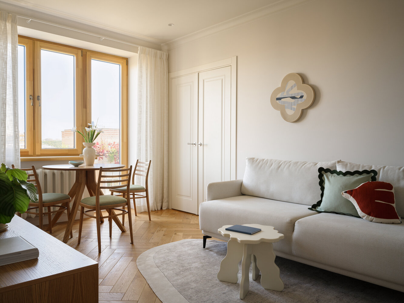 Фотография: Гостиная в стиле Современный, Малогабаритная квартира, Квартира, Проект дня, Москва, Хамовники, Хрущевка, 2 комнаты, 40-60 метров, Анастасия Заркуа – фото на INMYROOM