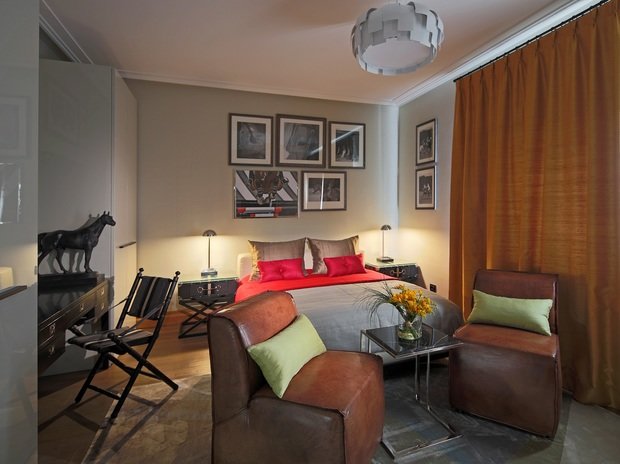 Фото из портфолио Спальня в современном стиле с жокейским декором – фотографии дизайна интерьеров на INMYROOM