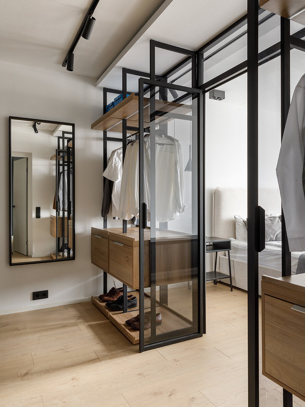 Фотография: Гардеробная в стиле Современный, Лофт, Минимализм, Проект дня, Санкт-Петербург, 2 комнаты, 60-90 метров, Dinamika Architects – фото на INMYROOM