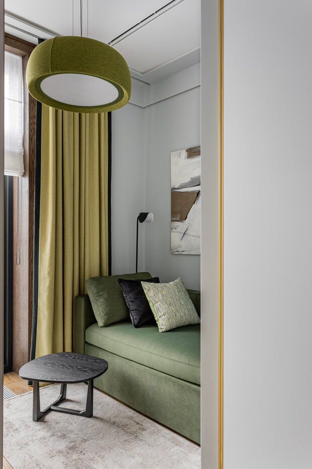 Фотография: Кабинет в стиле Современный, Квартира, Проект дня, Москва, 4 и больше, Более 90 метров, современный с элементами классики и роскоши, Саша Кама – фото на INMYROOM