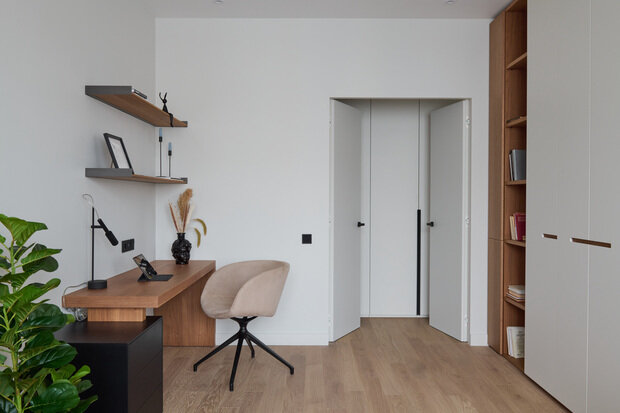 Фотография: Кабинет в стиле Современный, Минимализм, Квартира, Проект дня, Москва, 2 комнаты, 60-90 метров, Алина Роговская, ЖК «Квартал» – фото на INMYROOM