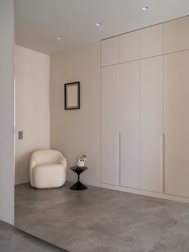 Фотография: Спальня в стиле Современный, Минимализм, Квартира, Проект дня, Москва, Кирпичный дом, 3 комнаты, Более 90 метров, Патриаршие пруды – фото на INMYROOM