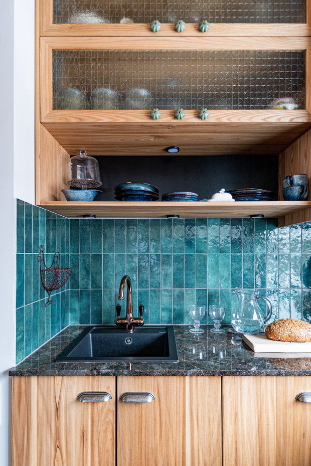 Фотография: Кухня и столовая в стиле Эклектика, Дом, Проект недели, Дача, Дом и дача, 4 и больше, Более 90 метров, Уфа, Юлия Мусина, Александр Сафаров – фото на INMYROOM