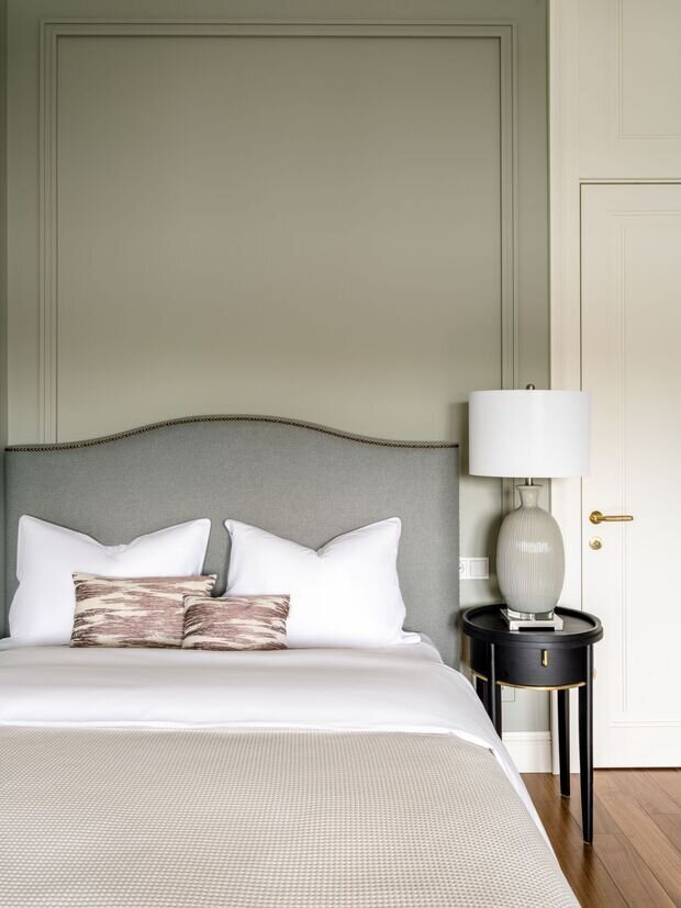 Фотография: Спальня в стиле Классический, Квартира, Проект дня, Москва, Фрунзенская набережная, Сталинка, 4 и больше, Более 90 метров, Виктория Власова, неоклассика с элементами современного – фото на INMYROOM