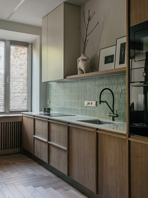 Фотография: Кухня и столовая в стиле Современный, Квартира, Проект дня, Минск, Мария Зайцева, Сталинка, Кирпичный дом, 2 комнаты, 40-60 метров, современный с элементами минимализма и эко-стиля – фото на INMYROOM