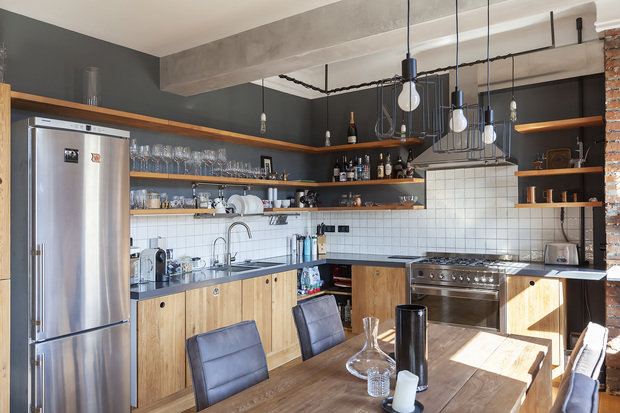 Фотография: Кухня и столовая в стиле Лофт, Квартира, Проект дня, Москва, Красная Пресня, Сталинка, 3 комнаты, Более 90 метров, Оксана Цыбакова – фото на INMYROOM