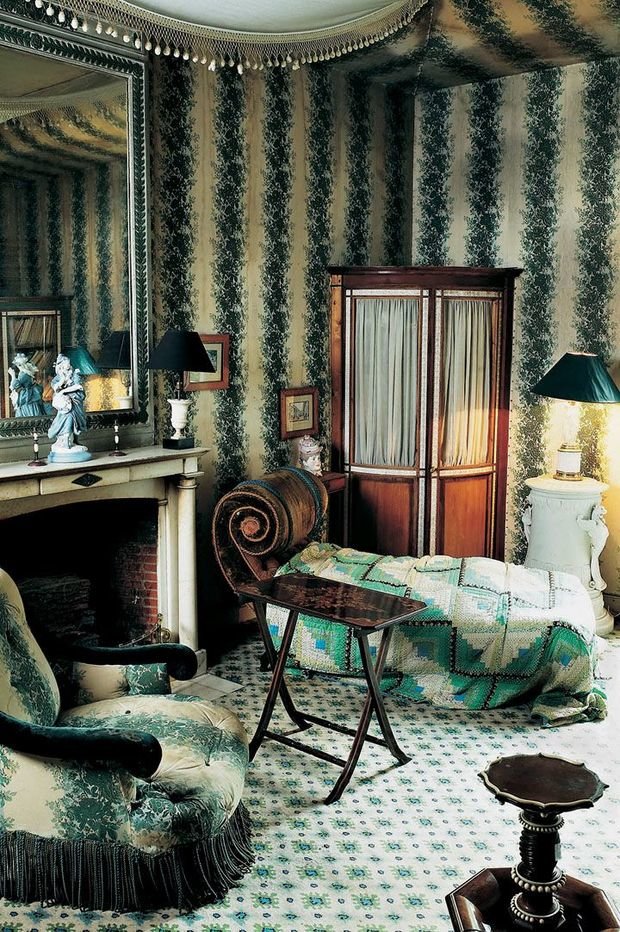 Фотография: Гостиная в стиле Восточный, Декор интерьера, Франция, Антиквариат, Цвет в интерьере, Индустрия, Люди, История дизайна, Ампир – фото на INMYROOM