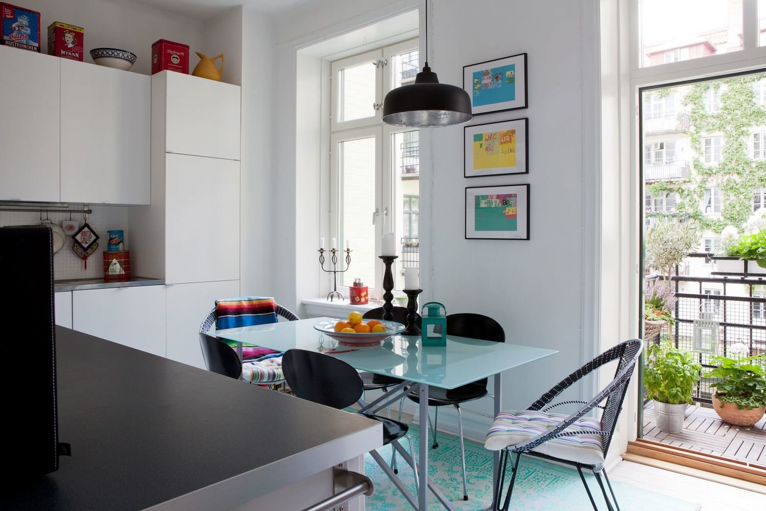 Фотография: Кухня и столовая в стиле Скандинавский, Современный, Декор интерьера, Интерьер комнат, Цвет в интерьере, Белый, Проект недели, Тема месяца – фото на INMYROOM Фотография: Кухня и столовая в стиле Скандинавский, Современный, Декор интерьера, Интерьер комнат, Цвет в интерьере, Белый, Проект недели, Тема месяца – фото на INMYROOM