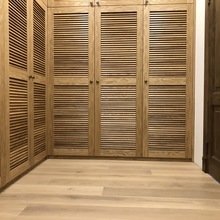 Фото из портфолио Шкафы с жалюзийными фасадами – фотографии дизайна интерьеров на INMYROOM