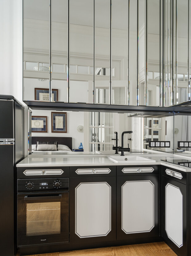 Фотография: Кухня и столовая в стиле Классический, Эклектика, Винтажный, Малогабаритная квартира, Квартира, Проект дня, Москва, 1 комната, до 40 метров, Ольга Петрова-Подольская – фото на INMYROOM