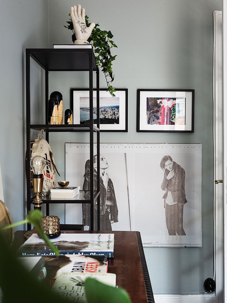 Фотография: Кабинет в стиле Современный, Кухня и столовая, Гостиная, Спальня, Скандинавский, Эклектика, Декор интерьера, Квартира, Швеция, Декор, Зеленый, Стокгольм, как создать уютную атмосферу, как обустроить двухкомнатную квартиру, 2 комнаты, 40-60 метров, как сочетать орнаменты – фото на INMYROOM