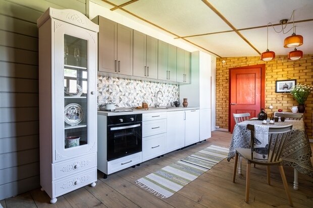 Фотография: Кухня и столовая в стиле Прованс и Кантри, Эклектика, Дом, Анастасия Муравьева, Дом и дача, 2 комнаты, Суздальский район – фото на INMYROOM