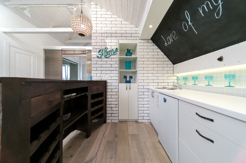 Фотография: Кухня и столовая в стиле Прованс и Кантри, Лофт, Скандинавский, Современный, Интерьер комнат, Дача, Дачный ответ, Мансарда – фото на INMYROOM Фотография: Кухня и столовая в стиле Прованс и Кантри, Лофт, Скандинавский, Современный, Интерьер комнат, Дача, Дачный ответ, Мансарда – фото на INMYROOM