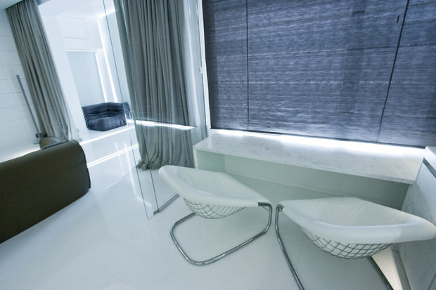 Фотография: Кухня и столовая в стиле Современный, Хай-тек, Интерьер комнат, Цвет в интерьере, Белый – фото на INMYROOM