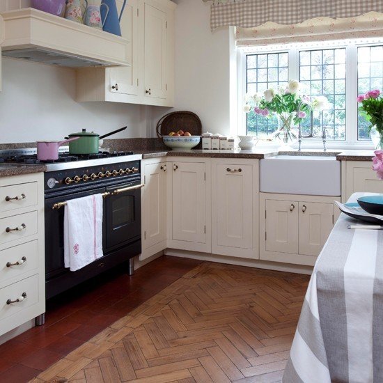 Фотография: Кухня и столовая в стиле Прованс и Кантри, Интерьер комнат, Плитка – фото на INMYROOM