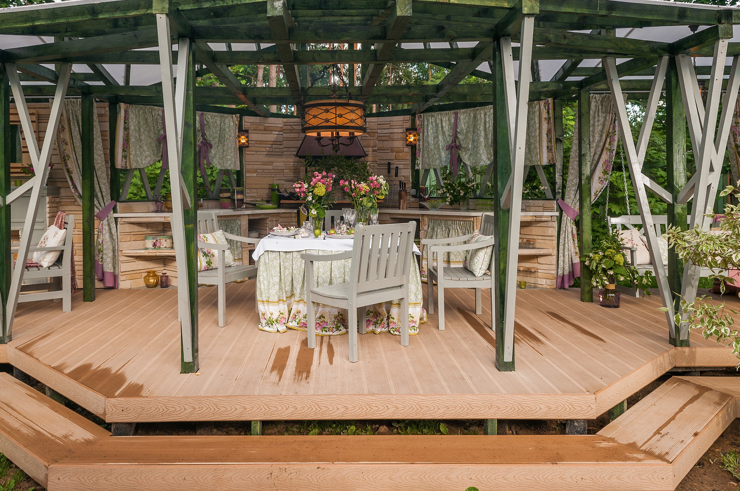 Фотография: Балкон, Терраса в стиле Прованс и Кантри, Кухня и столовая, Дом, Дома и квартиры, Камин, Беседка – фото на INMYROOM