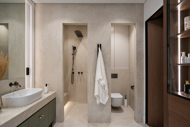 Фотография: Ванная в стиле Современный, Минимализм, Дом, Проект дня, Дом и дача, Московская область, 4 и больше, Более 90 метров, Барвиха, современный с элементами классики и роскоши – фото на INMYROOM