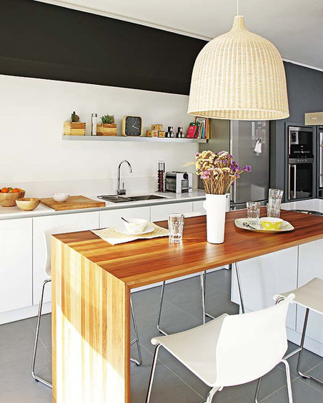 Фотография: Кухня и столовая в стиле Скандинавский, Дом, Испания, Цвет в интерьере, Дома и квартиры, Белый, Барселона – фото на INMYROOM