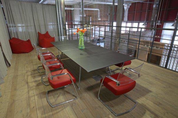 Фото из портфолио Офис медиагруппы "ЖИВИ" на Арме – фотографии дизайна интерьеров на INMYROOM Фото из портфолио Офис медиагруппы "ЖИВИ" на Арме – фотографии дизайна интерьеров на INMYROOM