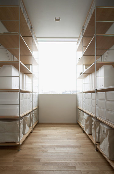 Фотография: Гардеробная в стиле Современный, Дом, Дома и квартиры, Япония – фото на INMYROOM Фотография: Гардеробная в стиле Современный, Дом, Дома и квартиры, Япония – фото на INMYROOM