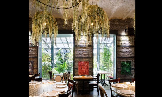 Фотография: Прочее в стиле Прованс и Кантри, Эклектика, Декор интерьера, Дома и квартиры, Городские места, Барселона, Люстра, Плитка, Ресторан, Бар – фото на INMYROOM