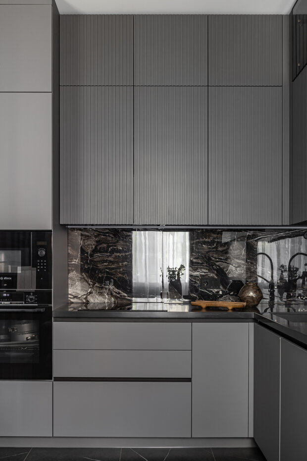 Фотография: Кухня и столовая в стиле Современный, Эклектика, Квартира, Проект дня, Москва, Сталинка, 3 комнаты, 60-90 метров, Карина Алтунина – фото на INMYROOM