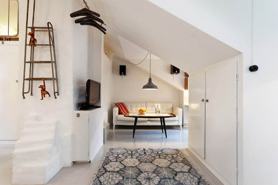 Фотография: Гостиная в стиле Скандинавский, Малогабаритная квартира, Квартира, Швеция, Цвет в интерьере, Дома и квартиры, Белый – фото на INMYROOM Фотография: Гостиная в стиле Скандинавский, Малогабаритная квартира, Квартира, Швеция, Цвет в интерьере, Дома и квартиры, Белый – фото на INMYROOM