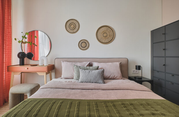 Фотография: Спальня в стиле Современный, Малогабаритная квартира, Квартира, Проект дня, Москва, 1 комната, 40-60 метров, Анна Данилова, современный с элементами эклектики, ЖК «Матвеевский парк» – фото на INMYROOM