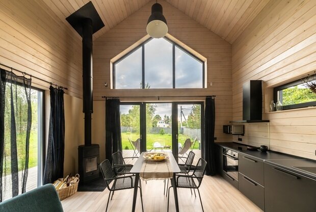 Фотография: Кухня и столовая в стиле Современный, Проект дня, Дача, Дом и дача, Московская область, Михаил Новинский, 3 комнаты, 40-60 метров, 60-90 метров, скандинавский с элементами минимализма – фото на INMYROOM