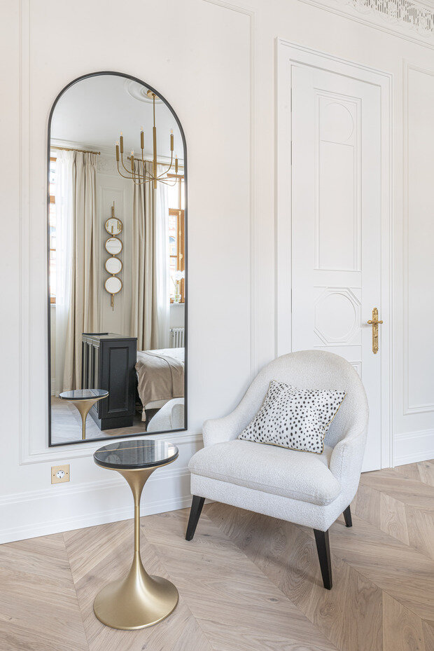 Фотография: Спальня в стиле Классический, Современный, Квартира, Проект дня, Кирпичный дом, 2 комнаты, 60-90 метров, Оксана Пастернак – фото на INMYROOM