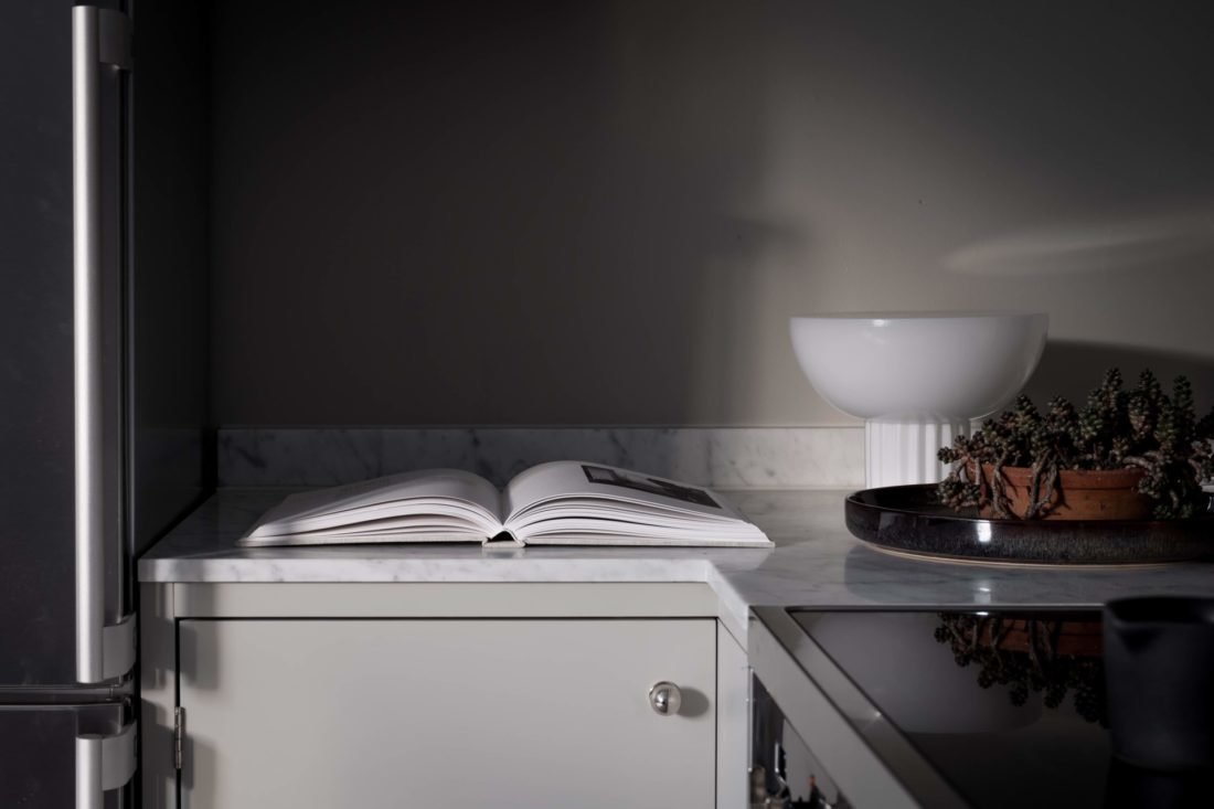 Фотография: в стиле , Скандинавский, Декор интерьера, Квартира, Студия, Белый, Бежевый, Серый, интерьер мансарды, до 40 метров, Эмма Фишер – фото на INMYROOM