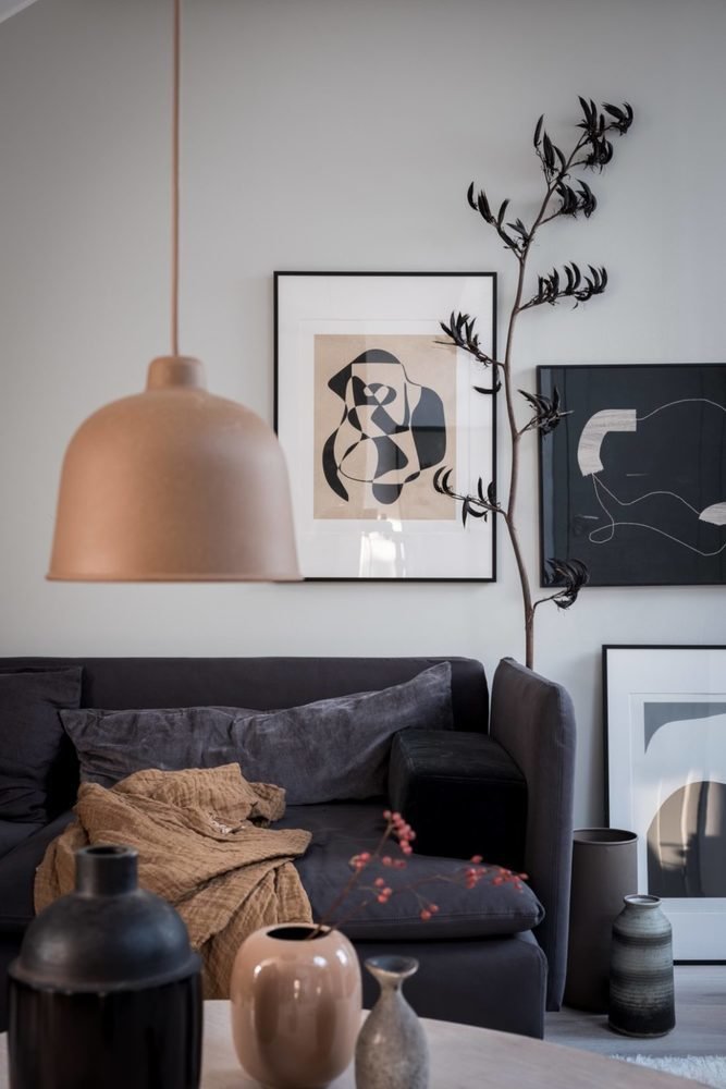 Фотография: Гостиная в стиле Современный, Скандинавский, Декор интерьера, Квартира, Студия, Белый, Бежевый, Серый, интерьер мансарды, до 40 метров, Эмма Фишер – фото на INMYROOM