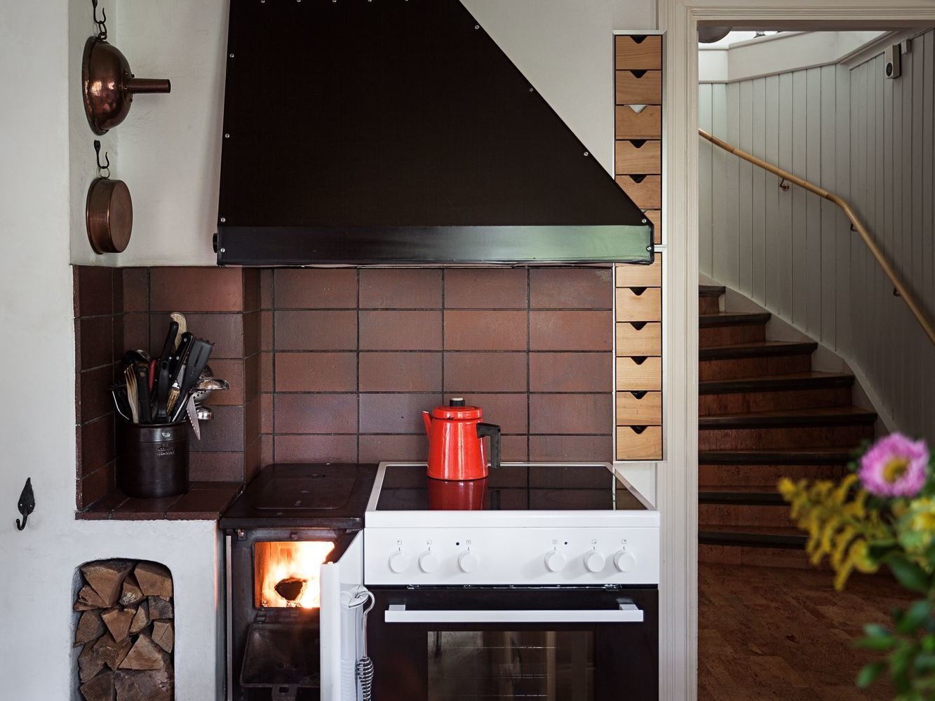 Фотография: в стиле , Прованс и Кантри, Скандинавский, Дом, Белый, Дача, Особняк, Красный, Зеленый, Дом и дача, Более 90 метров – фото на INMYROOM Фотография: в стиле , Прованс и Кантри, Скандинавский, Дом, Белый, Дача, Особняк, Красный, Зеленый, Дом и дача, Более 90 метров – фото на INMYROOM