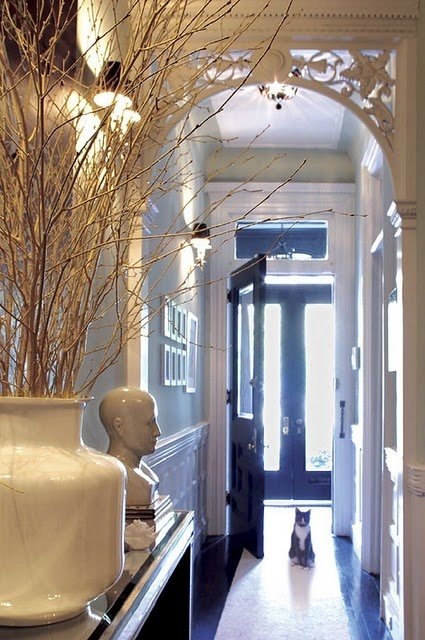 Фотография: Прихожая в стиле Прованс и Кантри, Интерьер комнат, Ковер, Шкаф – фото на INMYROOM Фотография: Прихожая в стиле Прованс и Кантри, Интерьер комнат, Ковер, Шкаф – фото на INMYROOM