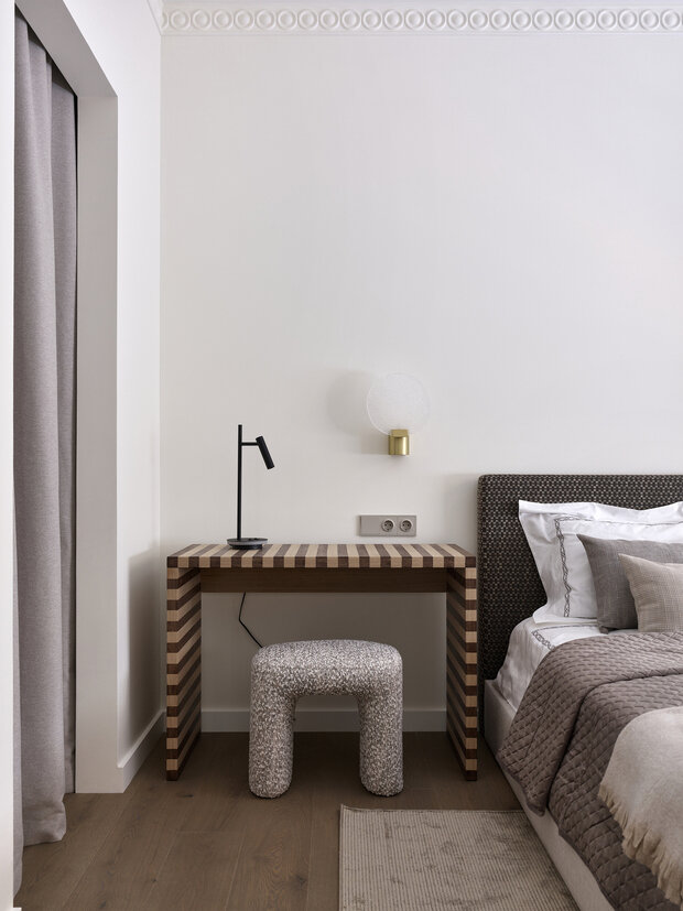 Фотография: Спальня в стиле Современный, Эклектика, Минимализм, Квартира, Проект дня, Москва, Сталинка, Кирпичный дом, 3 комнаты, Более 90 метров, Ирина Фролочкина, Артём Ерыков – фото на INMYROOM